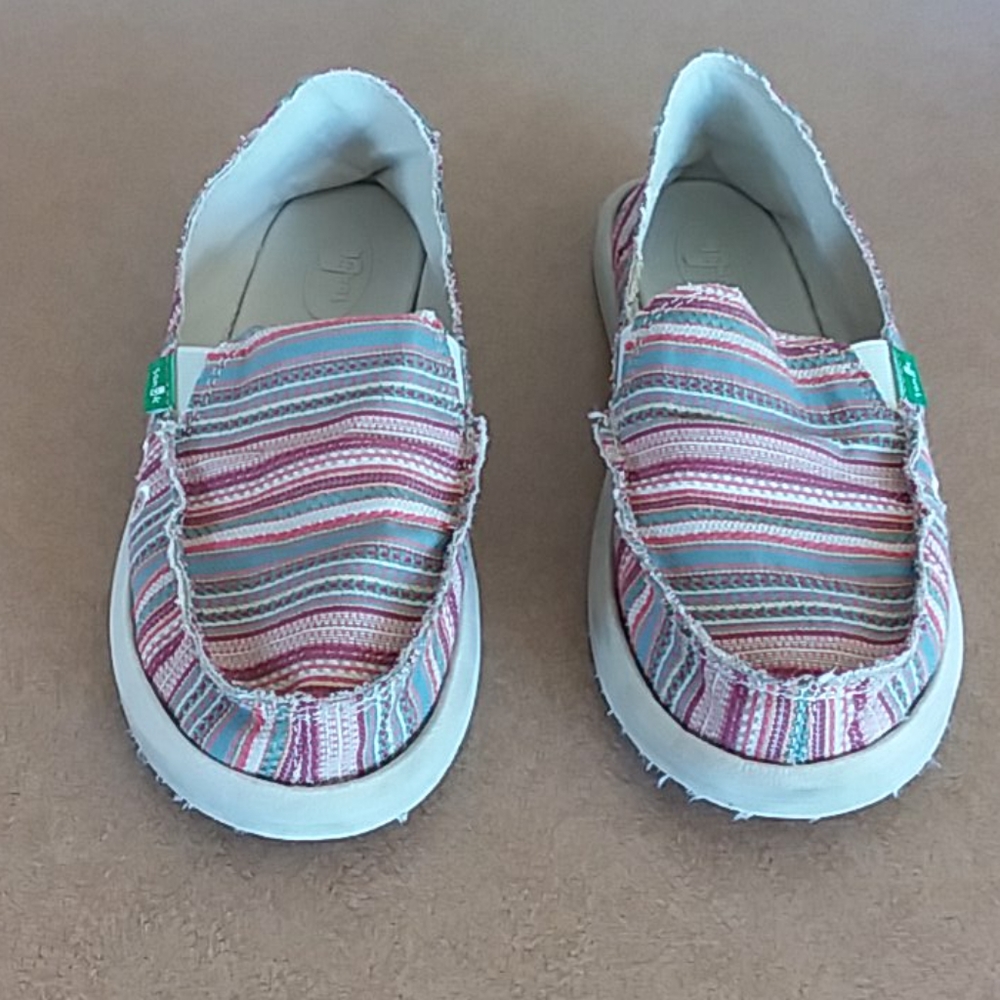 Sanuk shoes sz 7. EUC-FINAL PRICE